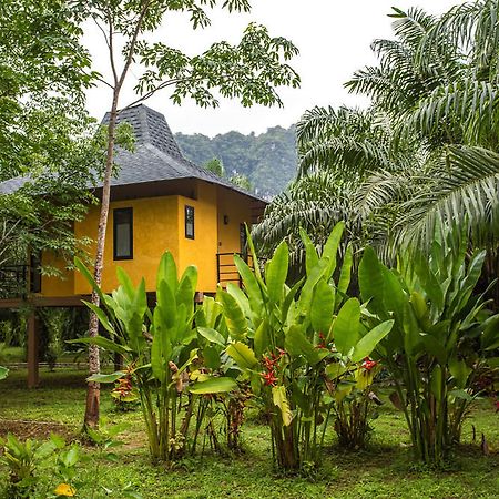 Anurak Community Lodge Phanom Bagian luar foto
