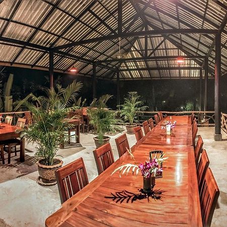 Anurak Community Lodge Phanom Bagian luar foto