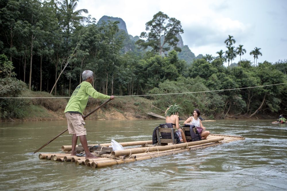 Anurak Community Lodge Phanom Bagian luar foto