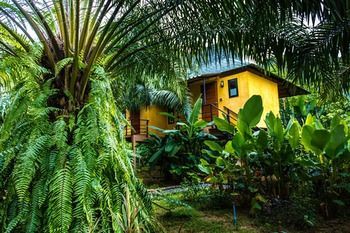 Anurak Community Lodge Phanom Bagian luar foto