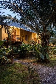Anurak Community Lodge Phanom Bagian luar foto
